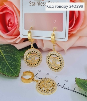 Серьги кольца, золотого цвета, с подвеской "Шанель", 2см., в ободке в камнях, сталь Stainless Steel 240299 фото