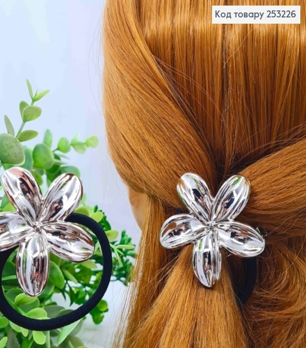 Резинка с брошью "Гавайский цветок" Серебряного цвета, резинка 5см, цветок 5см 253226 фото 1