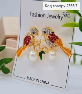 Брошь металл "ПТИЦЫ" с Блестящими камнями и Жемчужинами, 5,5см, с Желтыми хвостами, Золотая 235517 фото