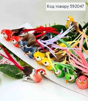 Флористична заколка, Пташечка яскравих кольорів з довгим хвостом з пір'ям, 12см, в асортименті 592047 фото