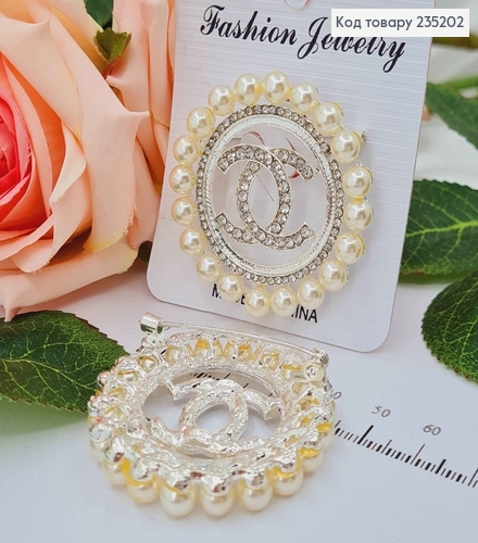 Брошь Шанель, серебряного цвета, в оправе с камешками и жемчужинами, 4,5см. 235202 фото 1