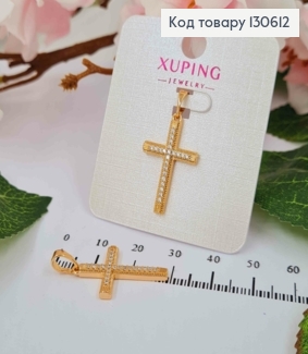 Крестик с рядочком камней и нежной резьбой по периметру, размер 2,5*1,5см, Xuping 18K 130612 фото