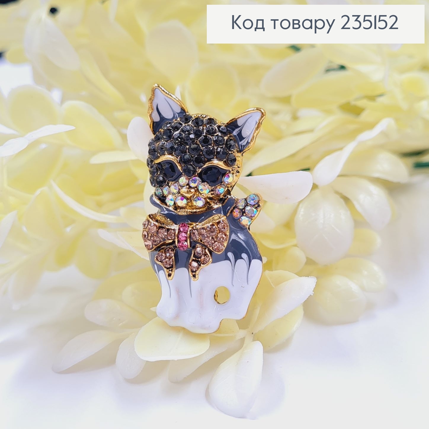 Брошка "Кот с бантиком" в разноцветных камушках 4.5*2 см, cеро-белая эмаль. 235152 фото 2