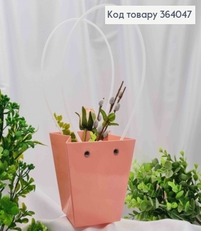 Флористична сумочка глянцева НІЖНО-РОЖЕВА, конусна з пластик. ручками 12*12*12,5см 364047 фото