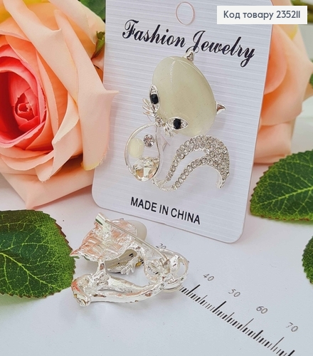 Брошь "Киса", серебряного цвета, с камешками, 4,5см 235211 фото 1