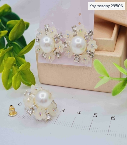 Серьги гвоздики, серебряного цвета, "5 цветочков" с жемчужиной и камешками 295106 фото 1