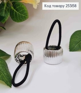 Резинка высокого хвоста, с фактурным зажимом серебряного цвета, диам. 3см. 253158 фото